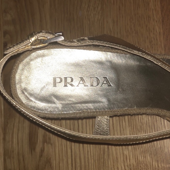 Prada gold wedge basket weave heel sandal 38 1/2 - Picture 4 of 4